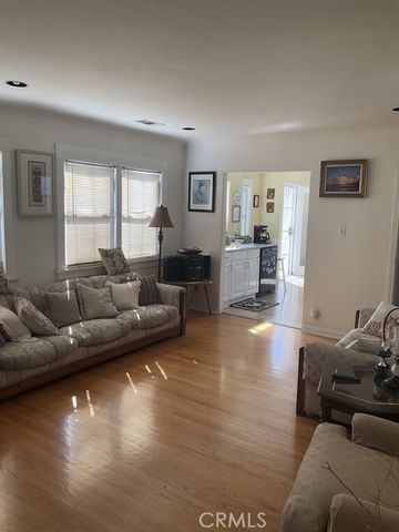 4165 2nd, Los Angeles, CA 90008