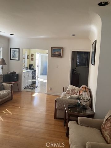 4165 2nd, Los Angeles, CA 90008