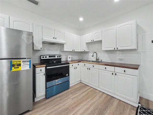 580 NW 194th Ter, Miami Gardens, FL 33169