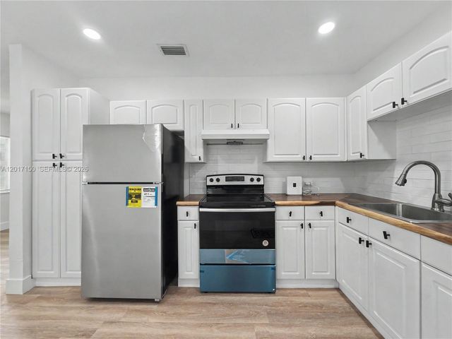 580 NW 194th Ter, Miami Gardens, FL 33169