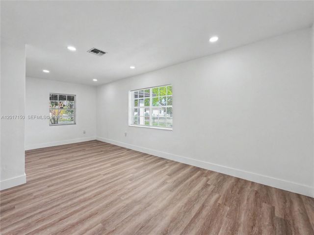 580 NW 194th Ter, Miami Gardens, FL 33169