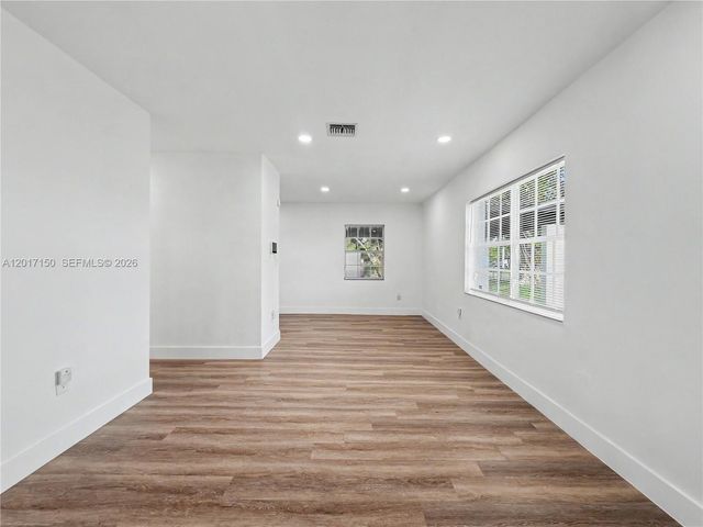 580 NW 194th Ter, Miami Gardens, FL 33169
