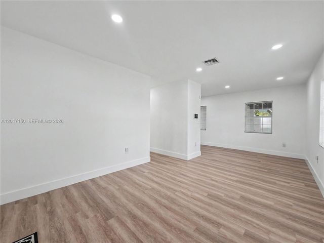 580 NW 194th Ter, Miami Gardens, FL 33169