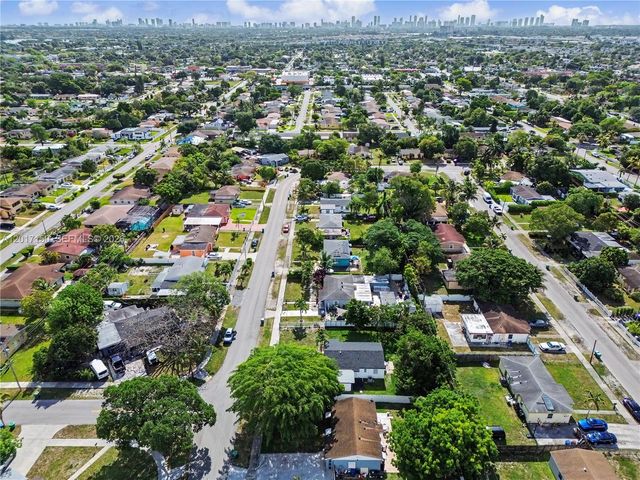 580 NW 194th Ter, Miami Gardens, FL 33169