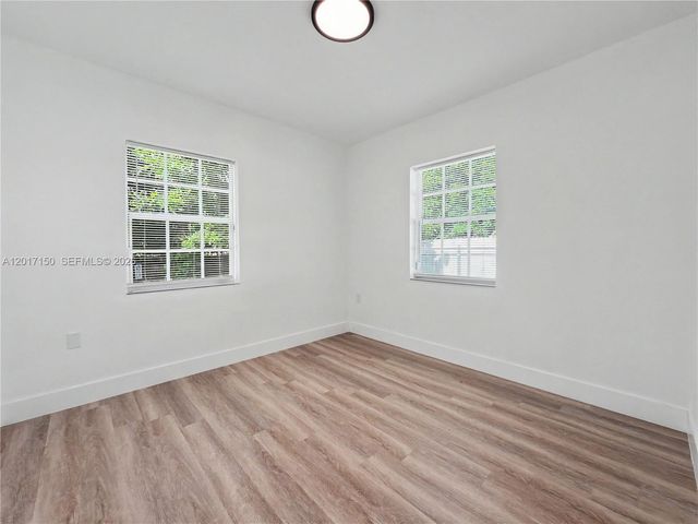 580 NW 194th Ter, Miami Gardens, FL 33169