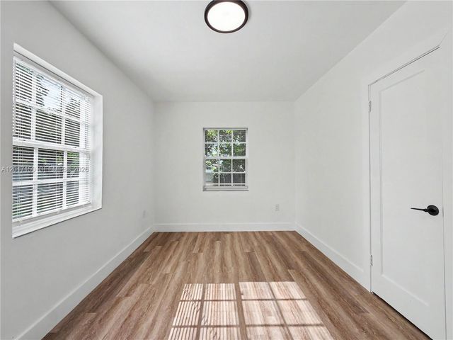580 NW 194th Ter, Miami Gardens, FL 33169