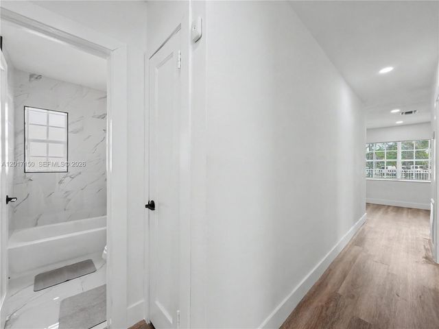 580 NW 194th Ter, Miami Gardens, FL 33169