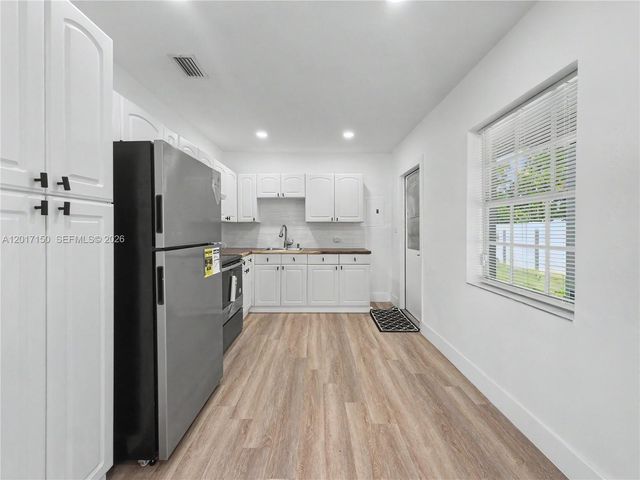 580 NW 194th Ter, Miami Gardens, FL 33169