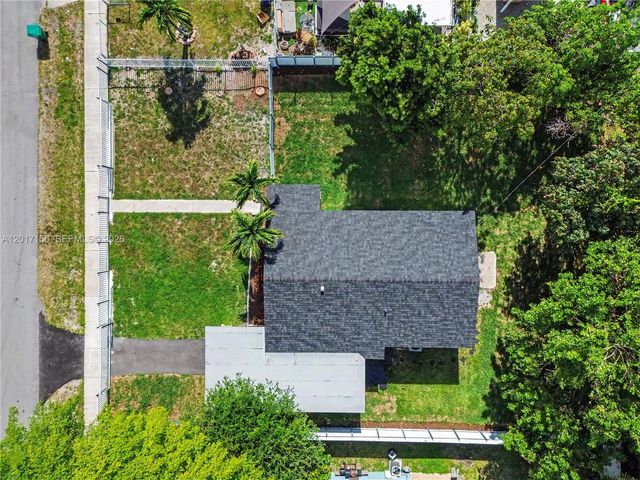 580 NW 194th Ter, Miami Gardens, FL 33169