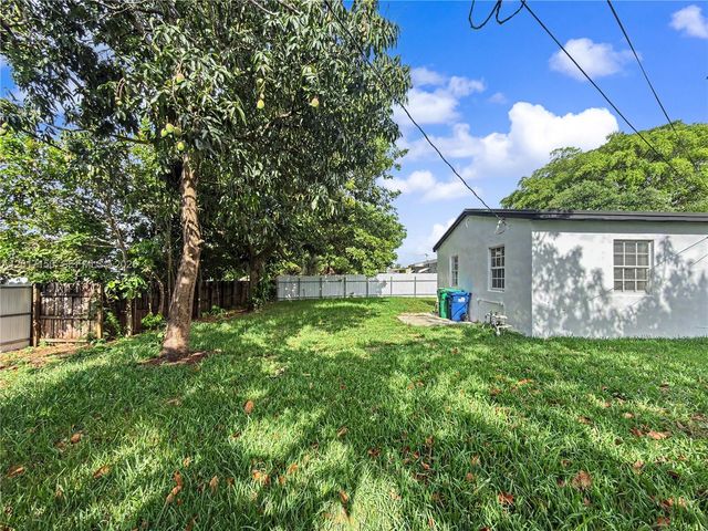 580 NW 194th Ter, Miami Gardens, FL 33169