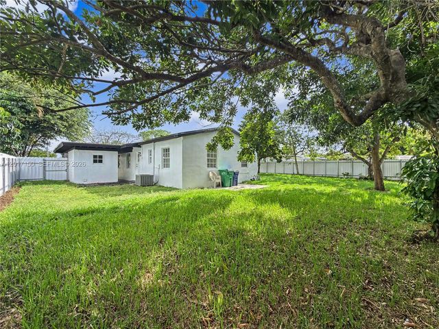 580 NW 194th Ter, Miami Gardens, FL 33169