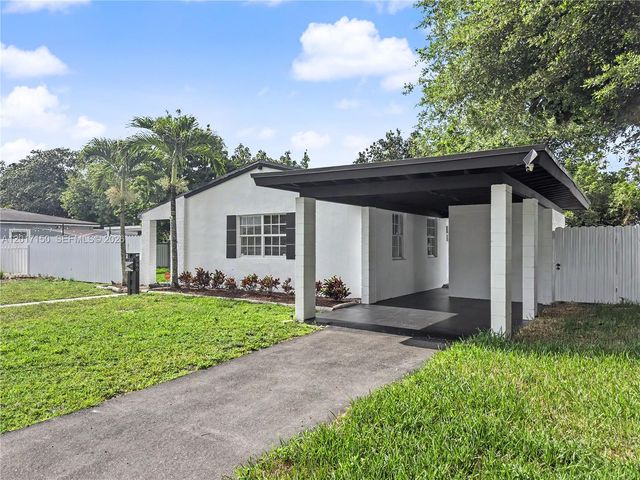 580 NW 194th Ter, Miami Gardens, FL 33169