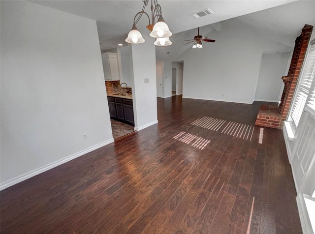 6544 Meadowlark Lane E, Watauga, TX 76148