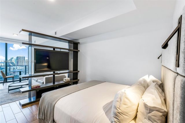 398 NE 5th St 2205, Miami, FL 33132