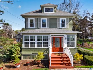 77 Hillcrest Avenue, Hamden, CT 06514