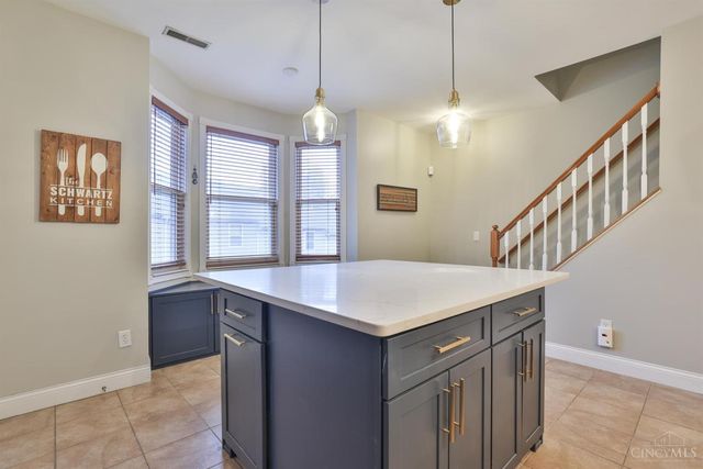 915 Sharkey Lane, Cincinnati, OH 45206