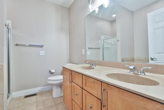 915 Sharkey Lane, Cincinnati, OH 45206