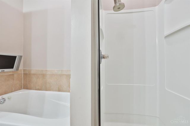 915 Sharkey Lane, Cincinnati, OH 45206