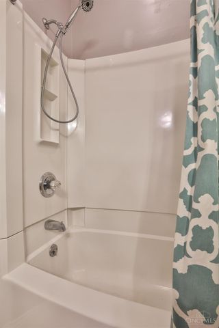 915 Sharkey Lane, Cincinnati, OH 45206