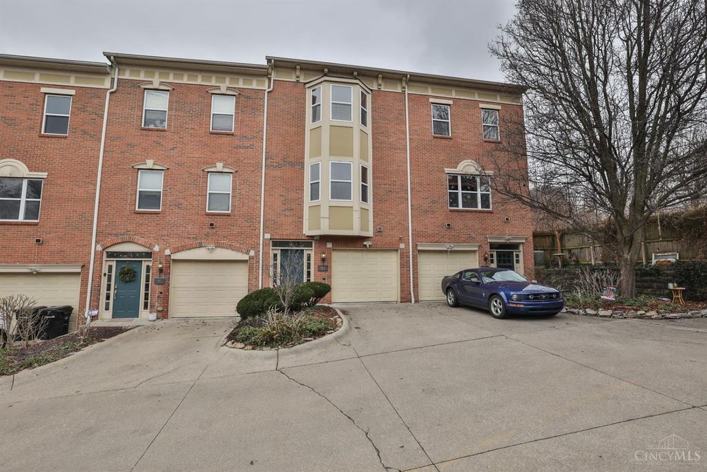 915 Sharkey Lane, Cincinnati, OH 45206