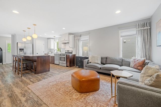 3062 Walden Drive, Chaska, MN 55318