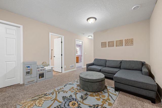 3062 Walden Drive, Chaska, MN 55318
