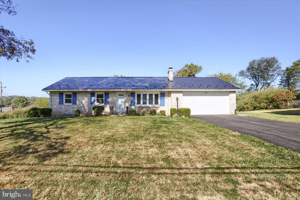 201 HILLTOP ROAD, Boiling Springs, PA 17007