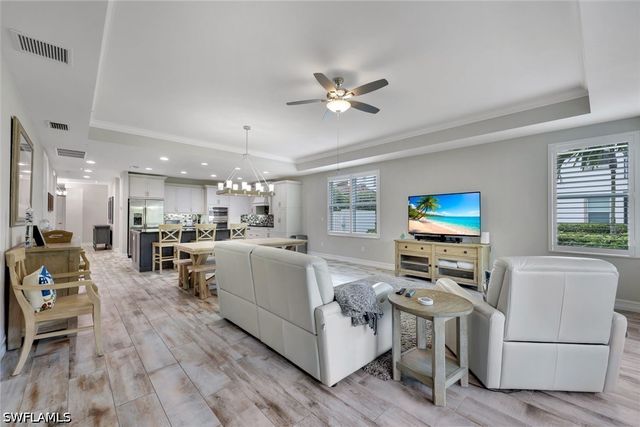 7801 Hawthorne DR 2701, Naples, FL 34113