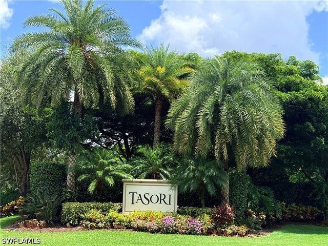 7801 Hawthorne DR 2701, Naples, FL 34113