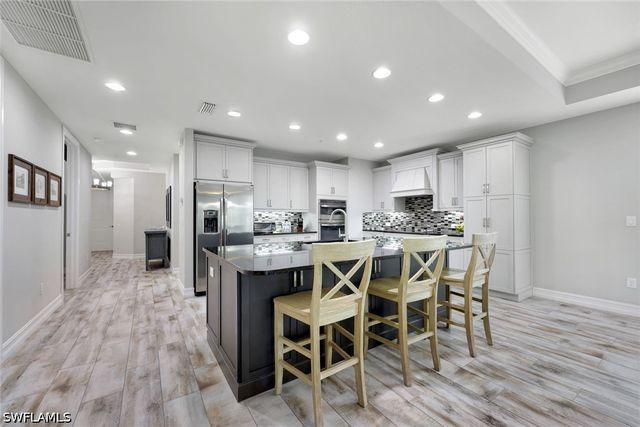 7801 Hawthorne DR 2701, Naples, FL 34113