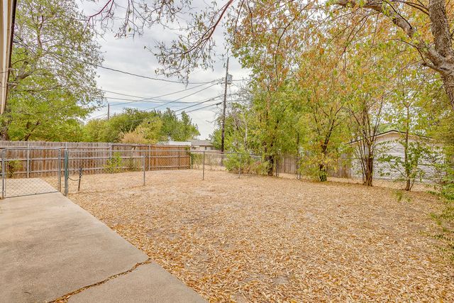 4935 Curzon Avenue, Fort Worth, TX 76107