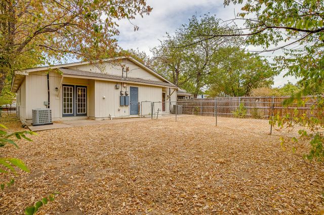 4935 Curzon Avenue, Fort Worth, TX 76107