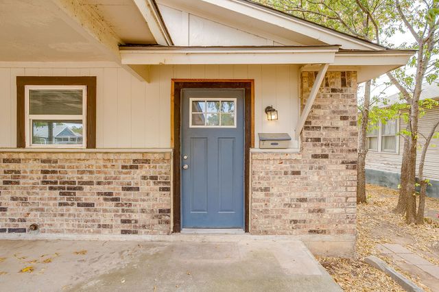 4935 Curzon Avenue, Fort Worth, TX 76107