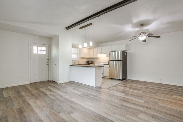 4935 Curzon Avenue, Fort Worth, TX 76107