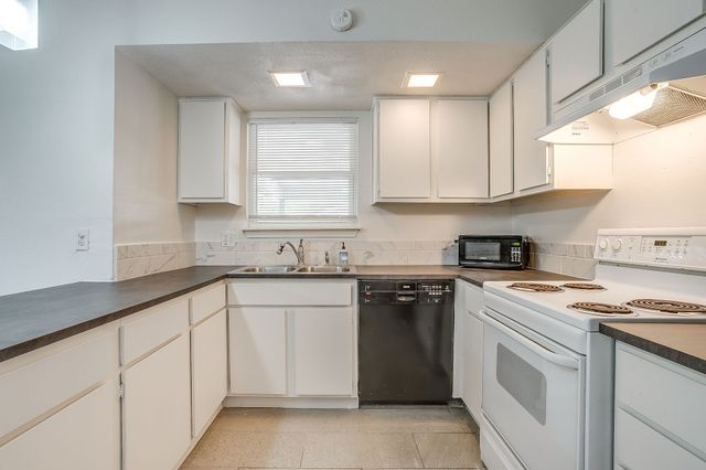 4935 Curzon Avenue, Fort Worth, TX 76107