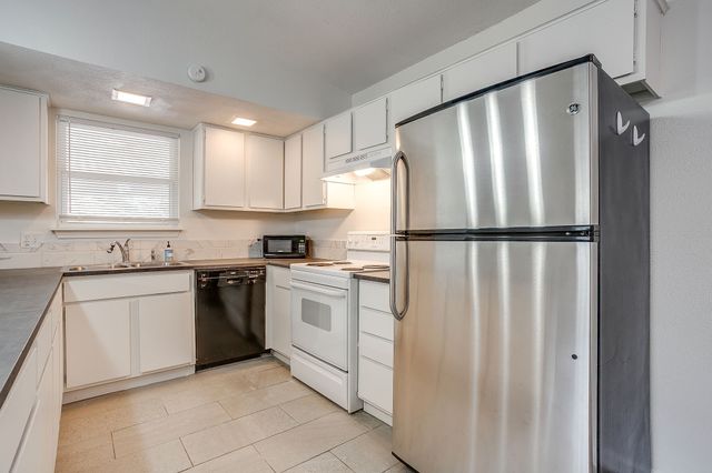 4935 Curzon Avenue, Fort Worth, TX 76107