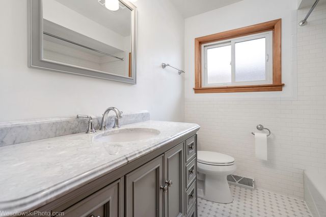 3343 N NORMANDY Avenue, Chicago, IL 60634