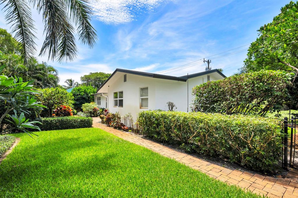 844 Avon Road, West Palm Beach, FL 33401