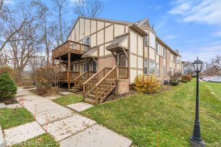 44900 Bayview Drive Unit #20, Novi, MI 48377