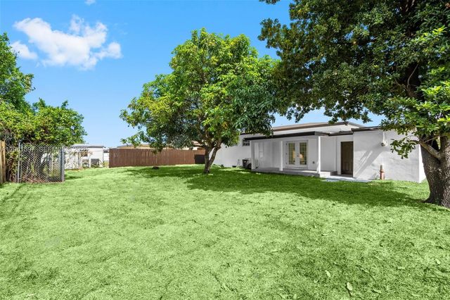 4011 NW 171st St, Miami Gardens, FL 33055