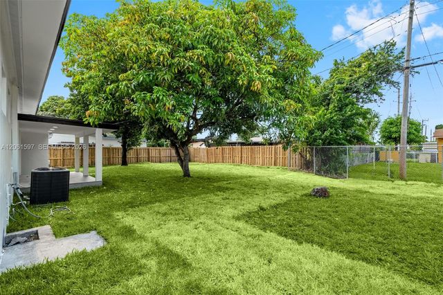 4011 NW 171st St, Miami Gardens, FL 33055