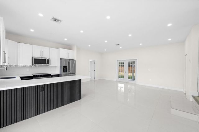 4011 NW 171st St, Miami Gardens, FL 33055