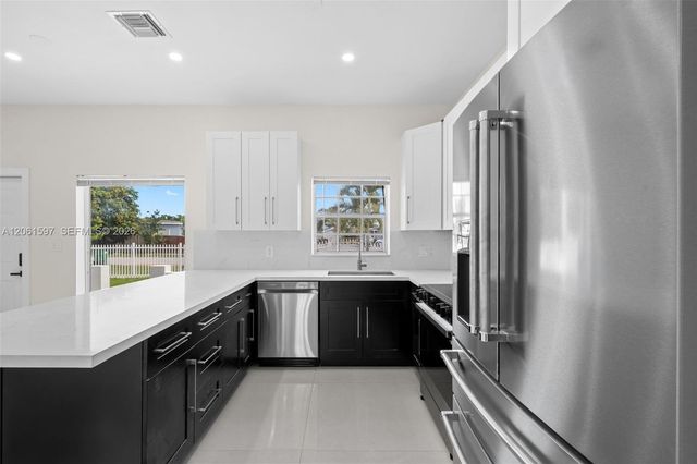 4011 NW 171st St, Miami Gardens, FL 33055