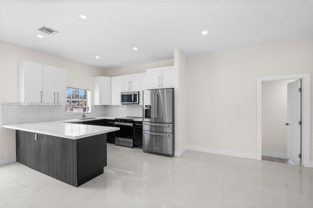 4011 NW 171st St, Miami Gardens, FL 33055