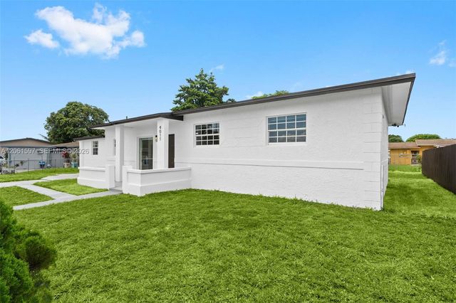 4011 NW 171st St, Miami Gardens, FL 33055