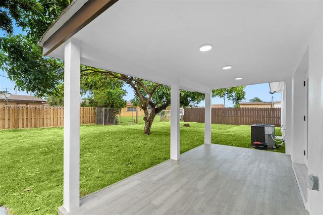 4011 NW 171st St, Miami Gardens, FL 33055