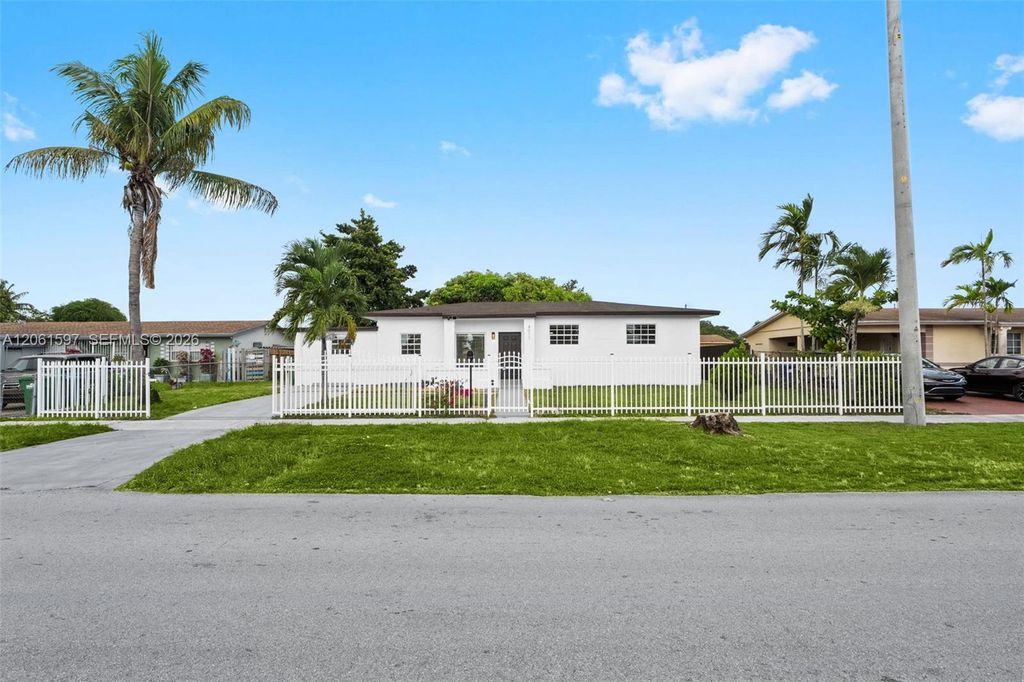 4011 NW 171st St, Miami Gardens, FL 33055