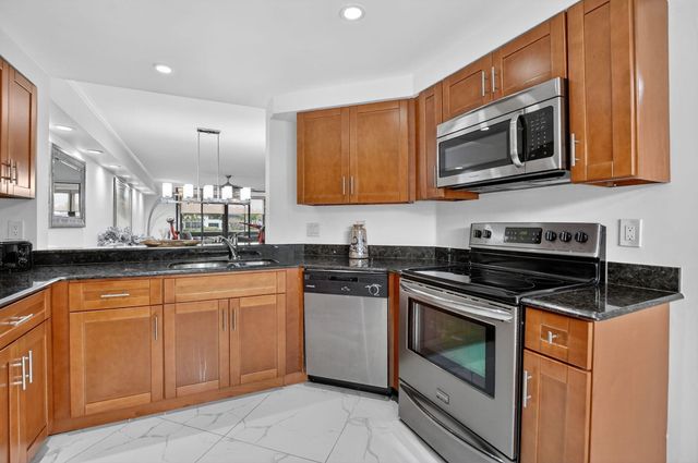 7314 Clunie Place 14002, Delray Beach, FL 33446