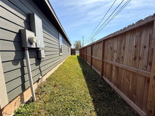 964 Ringold Street A, Houston, TX 77088