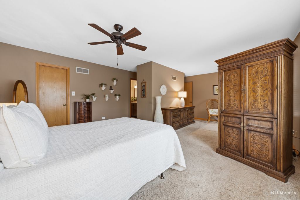 Image 20 of property listing at 9845 Cambridge Court B, Mokena, IL 60448